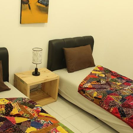 The Wayang Homestay Джокьякарта Экстерьер фото