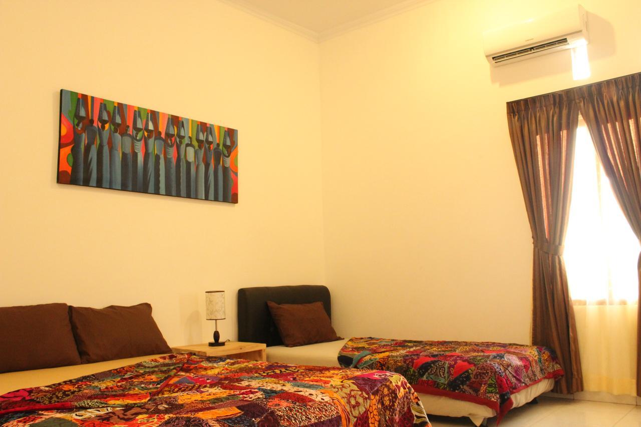 The Wayang Homestay Джокьякарта Экстерьер фото