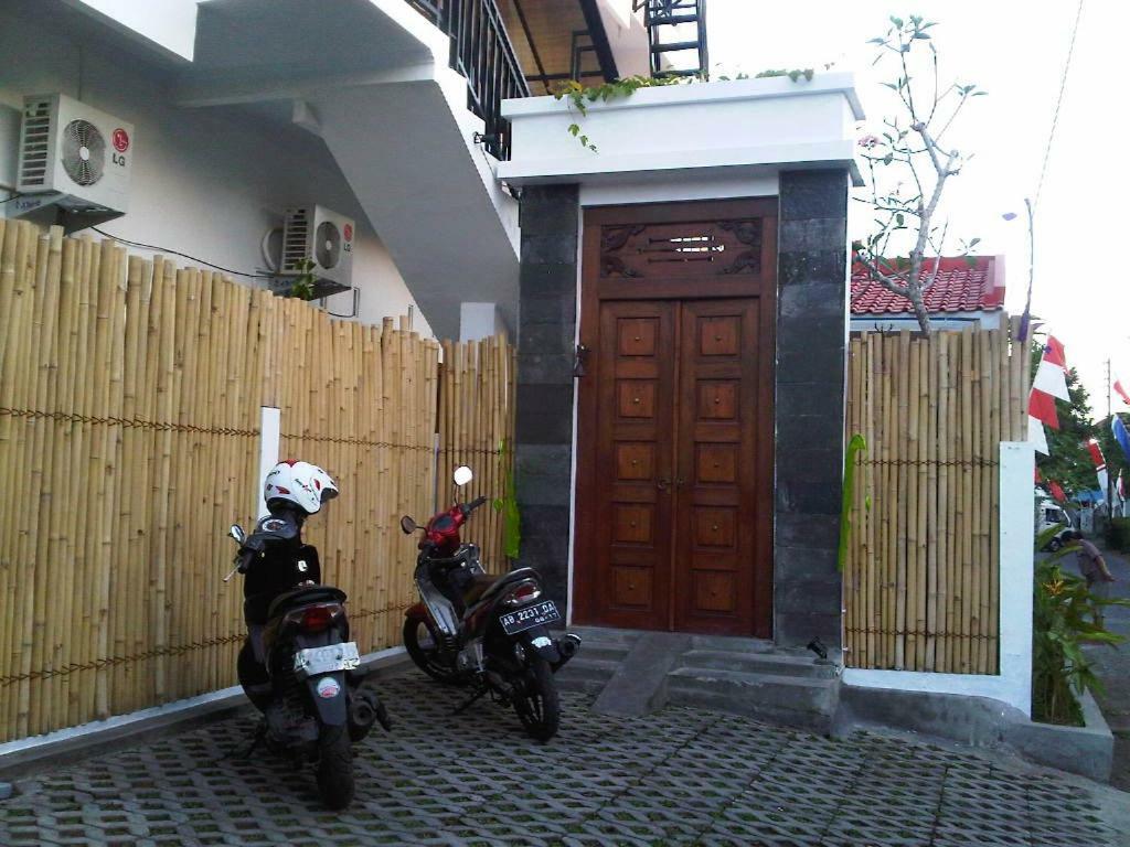 The Wayang Homestay Джокьякарта Экстерьер фото